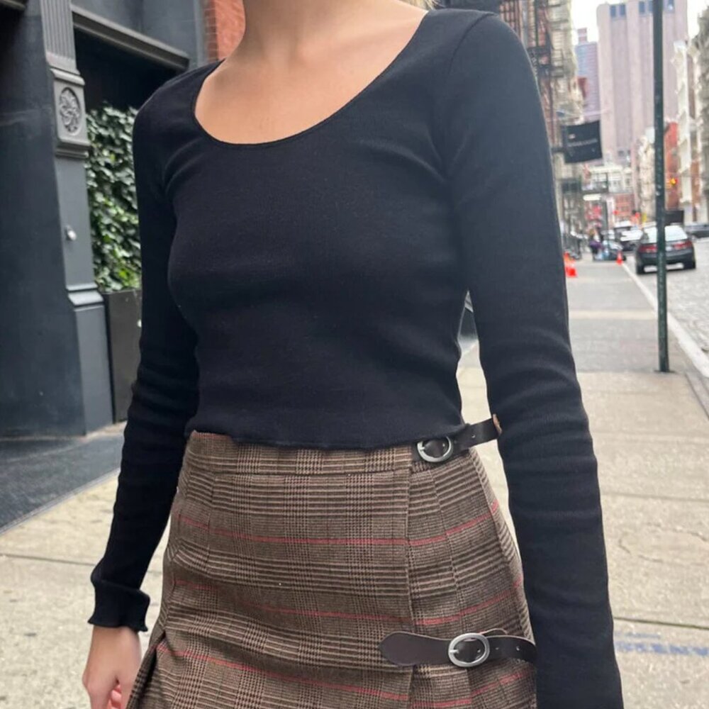 BRANDY MELVILLE MCKENNA BASIC CROP TOP BLACK